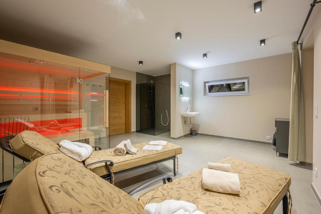 Postel nebo postele na pokoji v ubytování WeinZeit Chalets