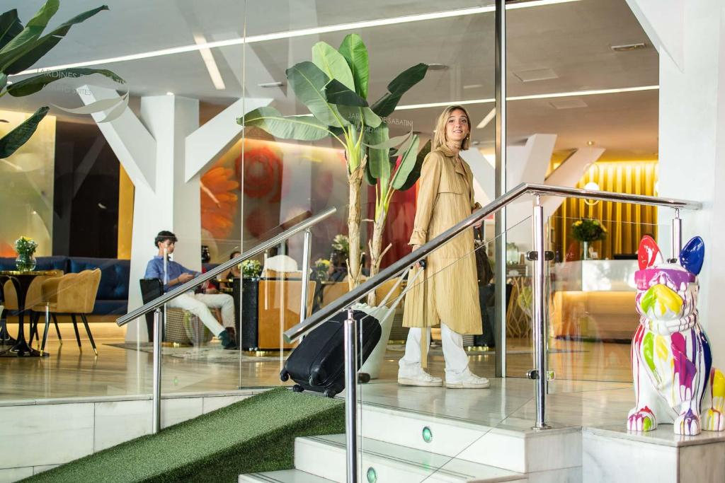 Apartosuites Jardines de Sabatini - Resim 8