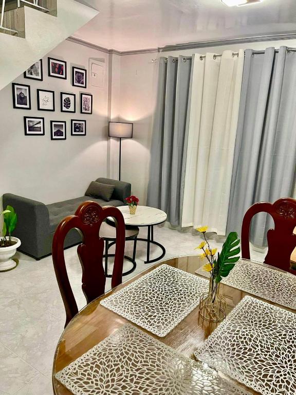 Modern Vacation Home Apartelle Near Centro - Maison D'une Chambre