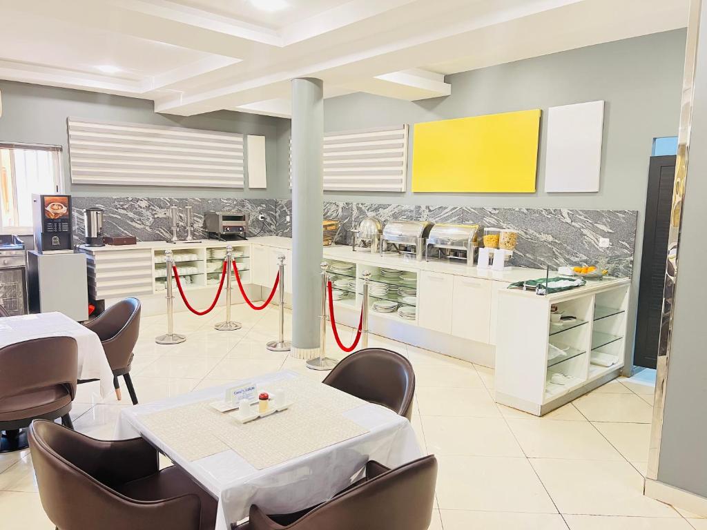 Kuchyň nebo kuchyňský kout v ubytování Hotel Amirana