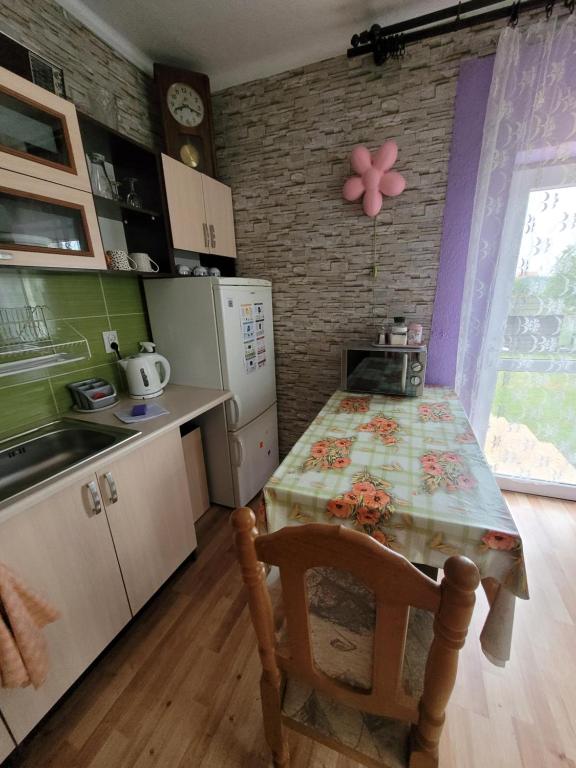 Kuchyňa alebo kuchynka v ubytovaní Wiejski Relax pod "Żelaznym szlakiem"