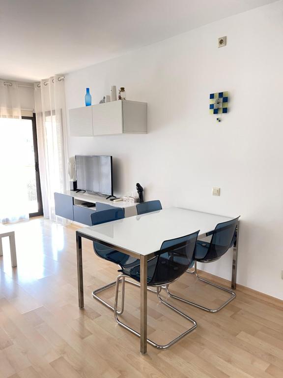 Posedenie v ubytovaní Sunny apartment Sa Boadella big solarium sea view