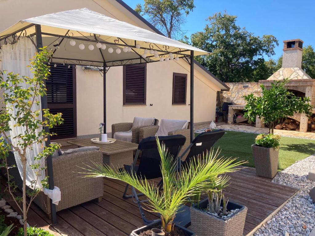 Zahrada ubytování Holiday Home Villa Monica