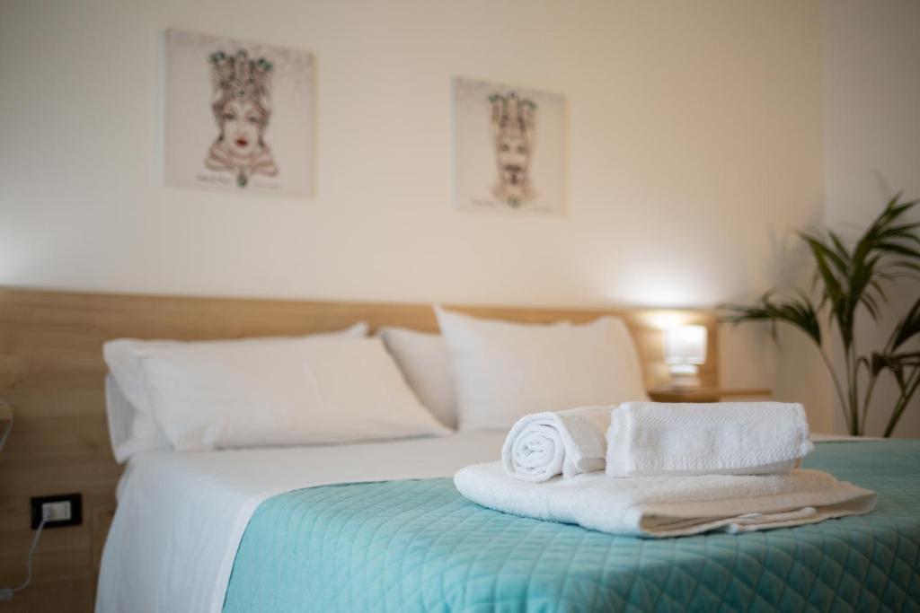 Posteľ alebo postele v izbe v ubytovaní Pupi 93 Rooms