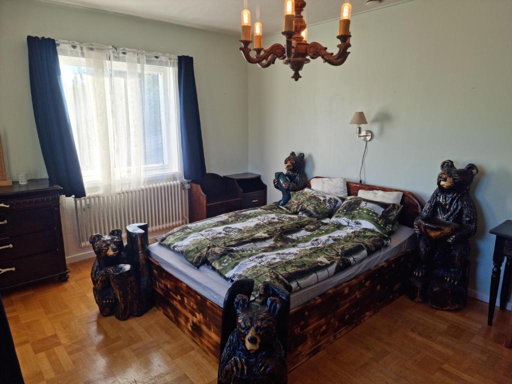 a bedroom with a large bed with a wooden floor at Bärenzimmer Wilderness Life in Arvidsjaur