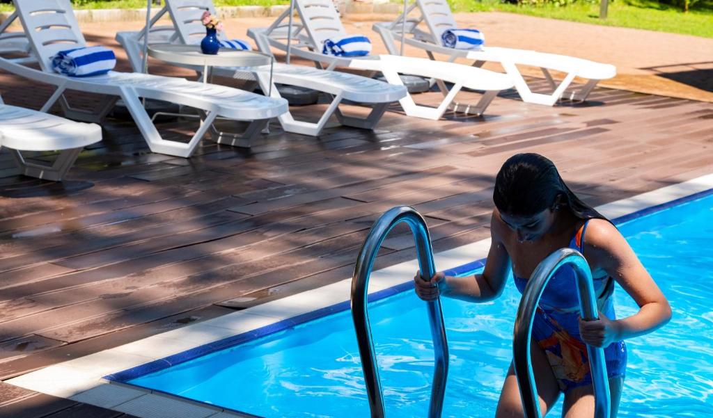 Bazén v ubytování Buxus Hotel Shekvetili nebo v jeho okolí