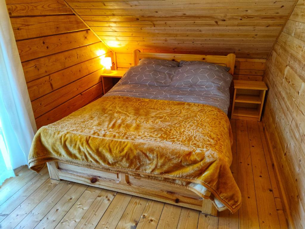 Posteľ alebo postele v izbe v ubytovaní Chatki U Hanusi