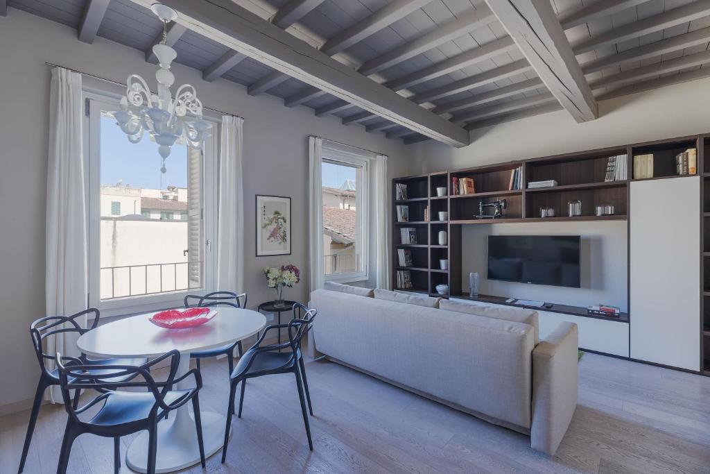 A television and/or entertainment centre at Ricasoli 34 House by 360Rentals