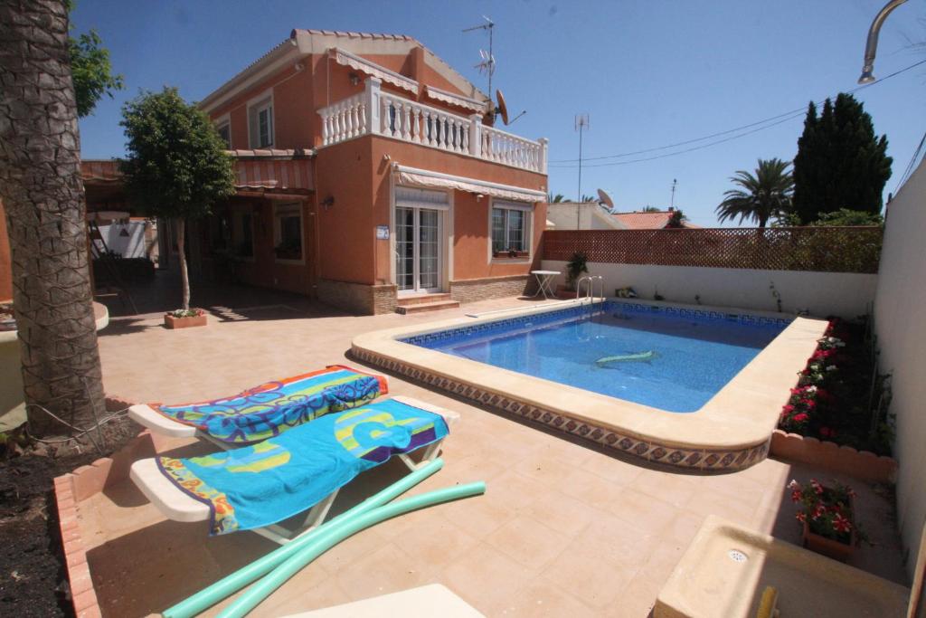 Villas Fantastica Villa a 700 metros de la playa Dar Unai en Torrevieja, Comunidad Valenciana