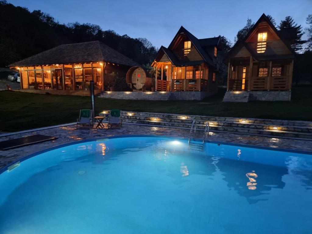 Bazén v ubytování Imperator Kvintil apartmani & SPA nebo v jeho okolí