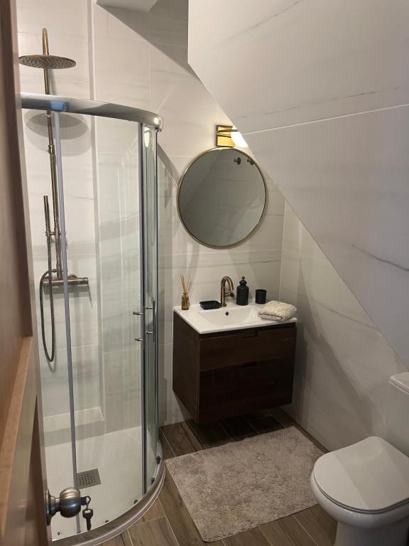 Koupelna v ubytování Paralia Homes peaceful 2 bedroom, unit # 2