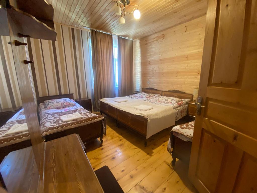 Postel nebo postele na pokoji v ubytování ELISO'S GUESTHOUSE