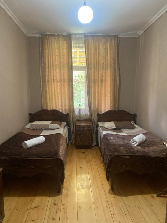 Postel nebo postele na pokoji v ubytování ELISO'S GUESTHOUSE