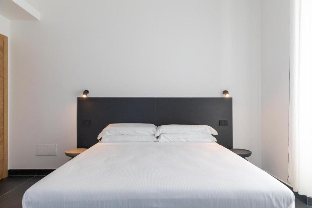 A bed or beds in a room at AMARENA B&B Porto Recanati