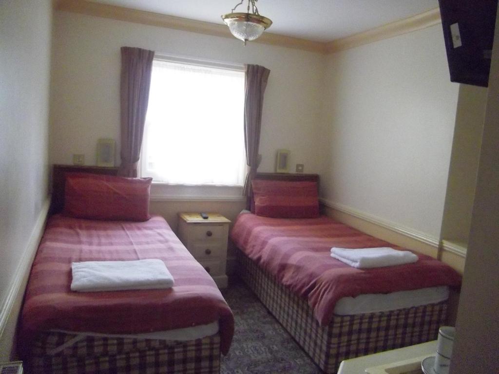 Ένα ή περισσότερα κρεβάτια σε δωμάτιο στο Hotel de Ville