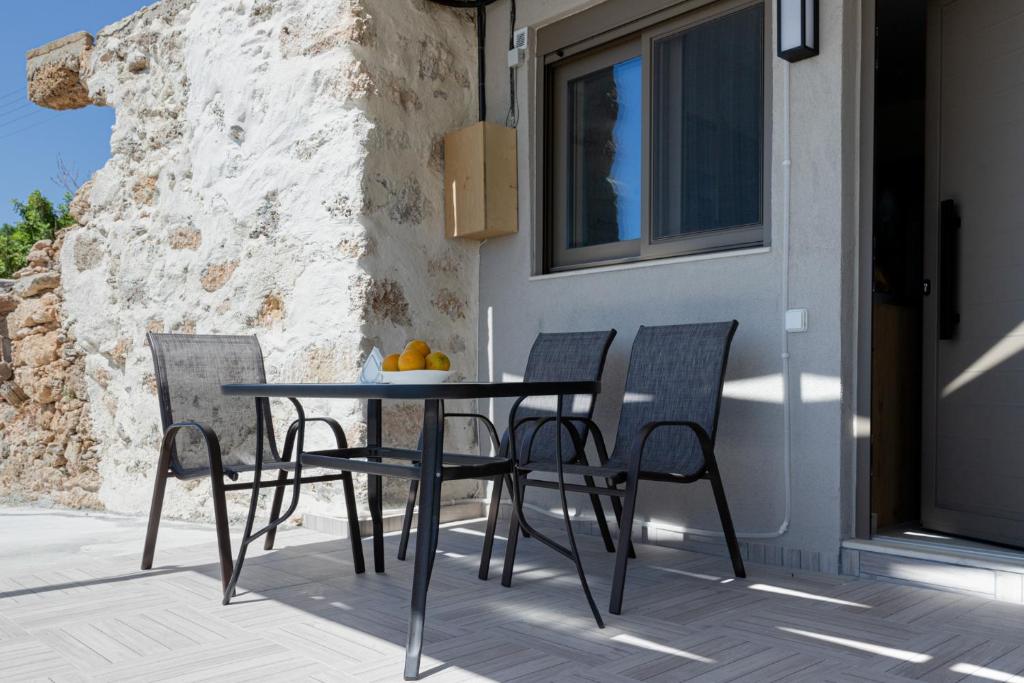 A balcony or terrace at Thea Studio