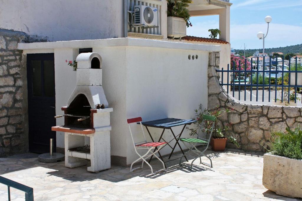 Fotografie z fotogalerie ubytování Apartments by the sea Jezera, Murter - 5057 v destinaci Jezera