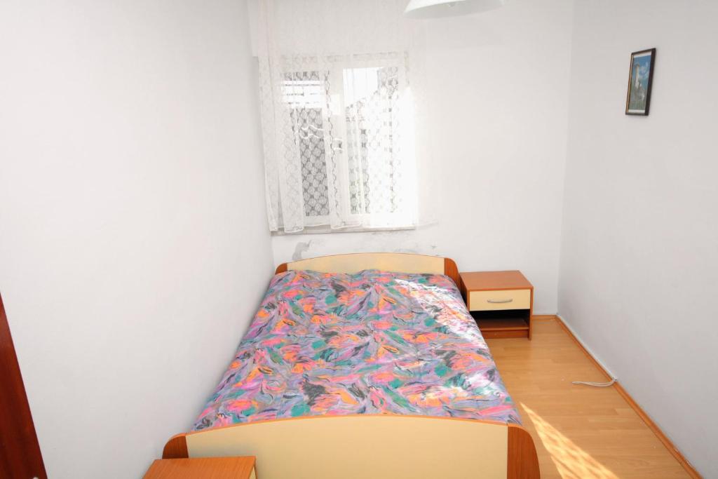 Letto o letti in una camera di Apartments by the sea Jezera, Murter - 5074