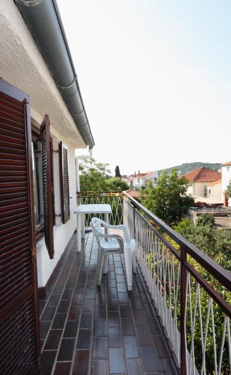 Een balkon of terras bij Apartments with a parking space Jezera, Murter - 5093
