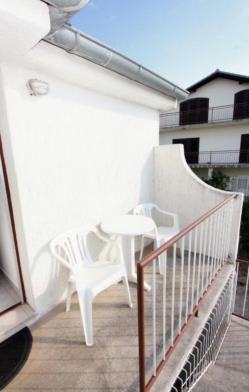 Een balkon of terras bij Apartments with a parking space Jezera, Murter - 5093