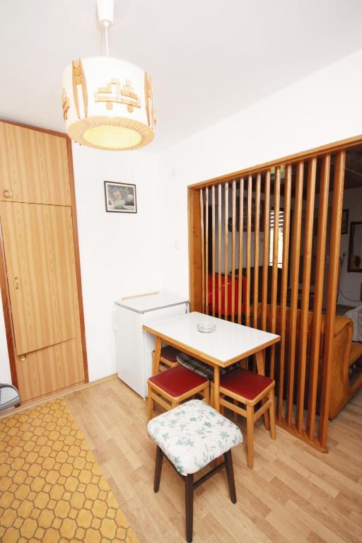Fotografia z galérie ubytovania Apartments with a parking space Murter - 5103 v Betine