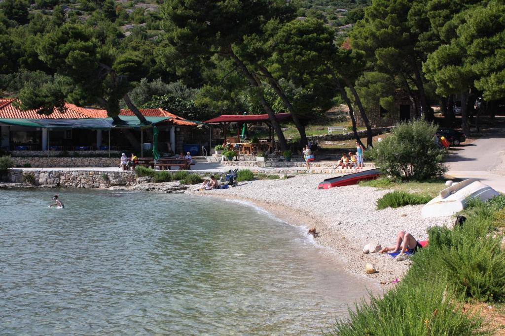 Fotografia z galérie ubytovania Holiday house with a parking space Murter - 5146 v Murteri