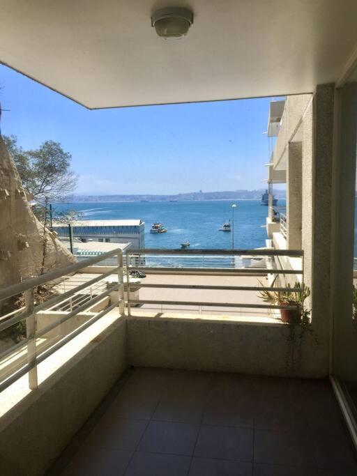 a balcony with a view of the ocean from a building at Grande Departamento, Frente al Mar, Equipado. in Valparaíso