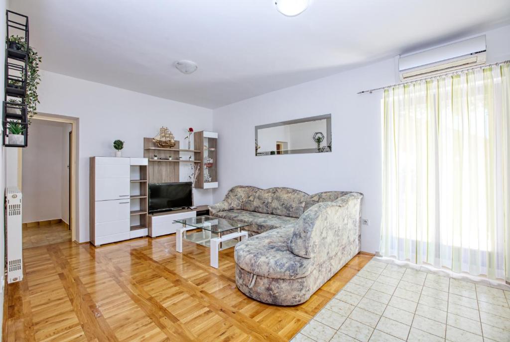 Posedenie v ubytovaní Apartments with parking spaces Murter - 5088