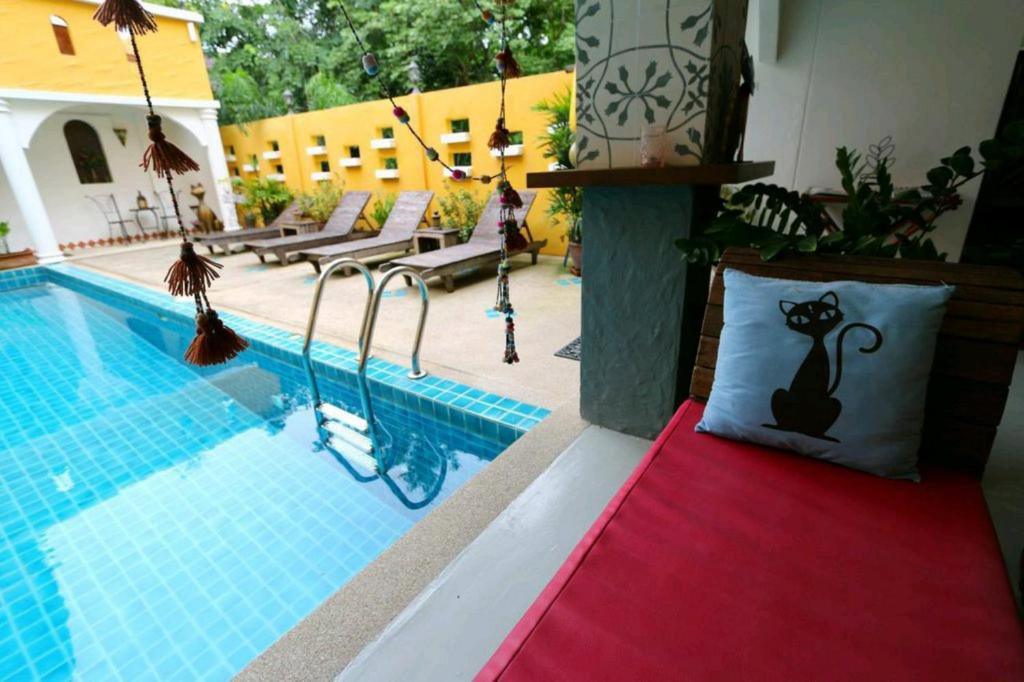Bazén v ubytování Riad Hua Hin nebo v jeho okolí