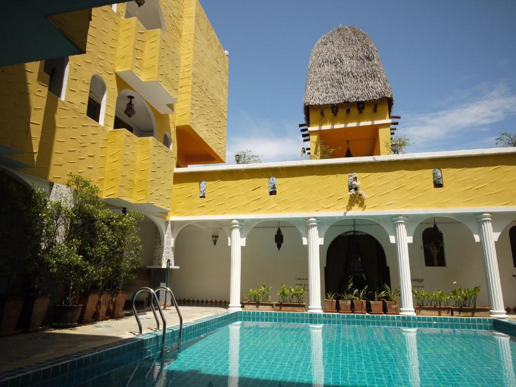 Bazén v ubytování Riad Hua Hin nebo v jeho okolí