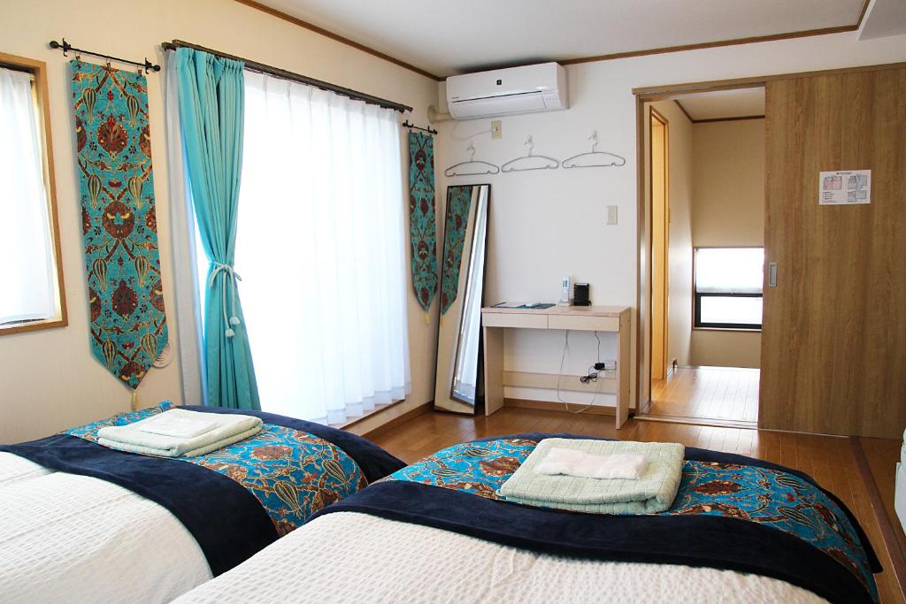 Postel nebo postele na pokoji v ubytování HAMA HILLS Shinjuku