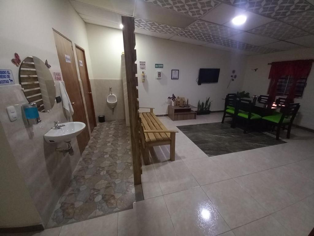Posezení v ubytování Ekolores Hostal - PARQUE DEL CAFÉ - 313-468-08-41