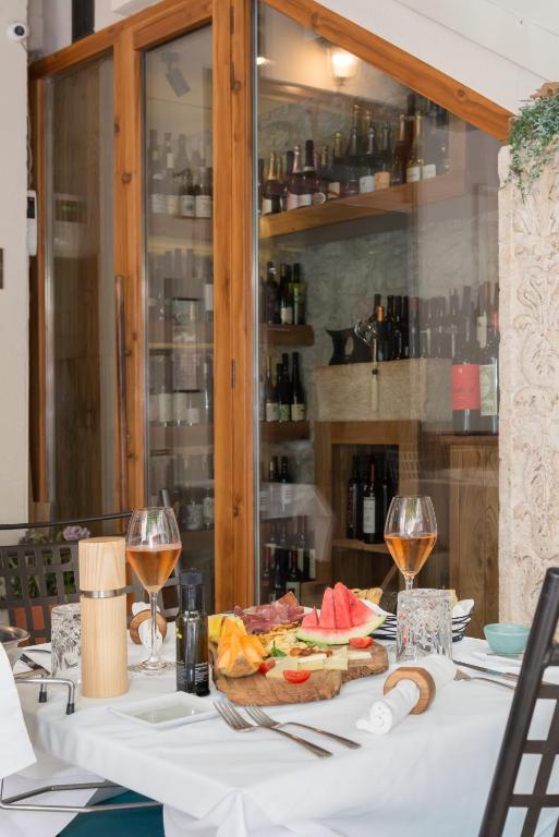 Jedlo v ubytovaní bed & breakfast alebo blízkom okolí