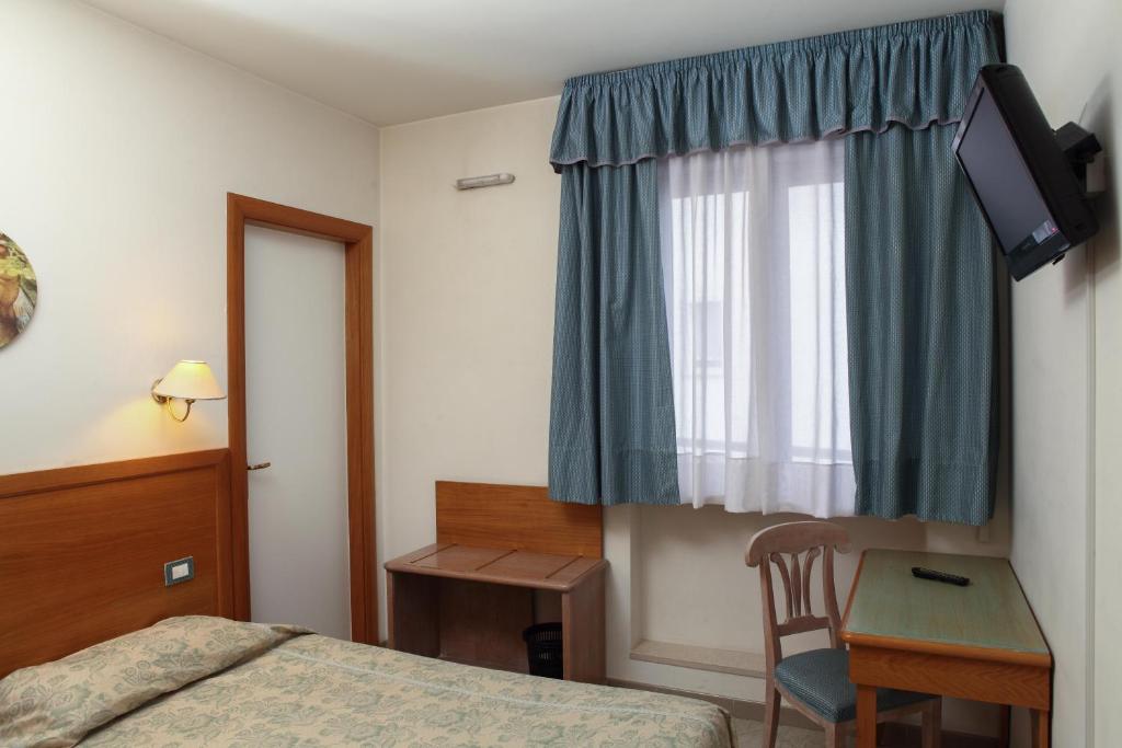 Postel nebo postele na pokoji v ubytování Hotel Donatello