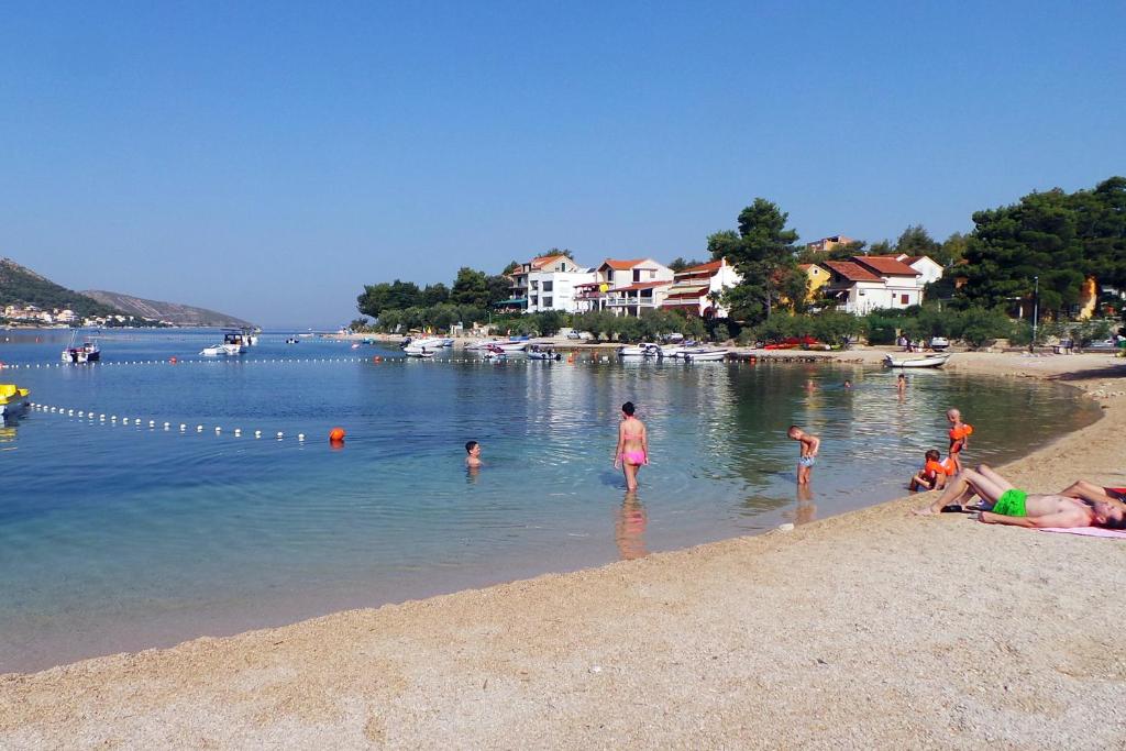 Fotografie z fotogalerie ubytování Apartments with a parking space Grebastica, Sibenik - 13970 v destinaci Grebaštica