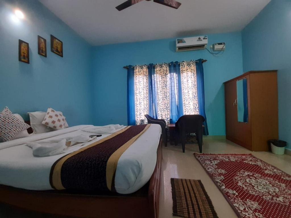 Postel nebo postele na pokoji v ubytování Hotel Raaj Inn