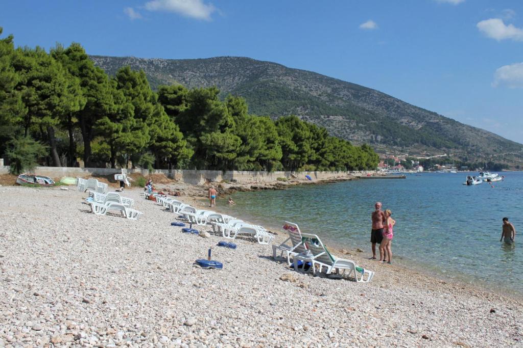 Fotografie z fotogalerie ubytování Family friendly apartments with a swimming pool Bol, Brac - 14379 v destinaci Bol