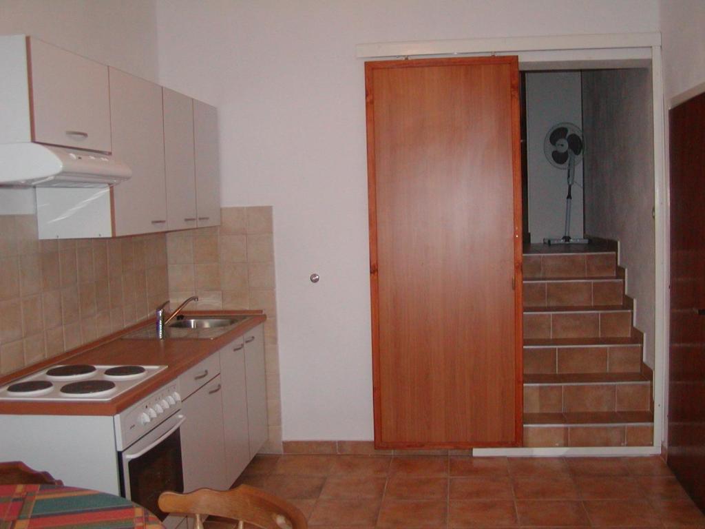 Kuchyňa alebo kuchynka v ubytovaní Apartment Murter 5122d
