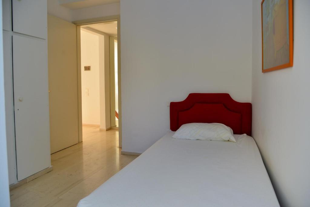 Galeriebild der Unterkunft Anavissos Panoramic sea view apt with shared pool in Anavyssos