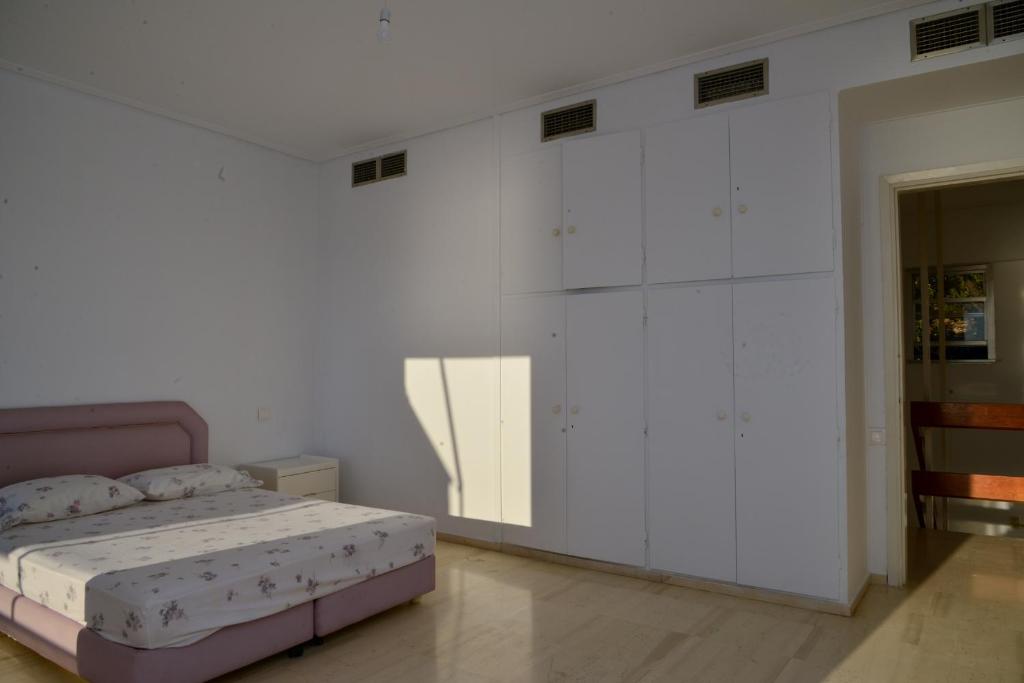 Galeriebild der Unterkunft Anavissos Panoramic sea view apt with shared pool in Anavyssos