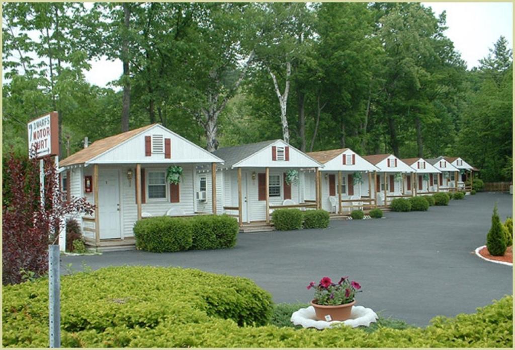 a row of houses in a parking lot at Seven Dwarfs Cabins - White Cabin in Lake George