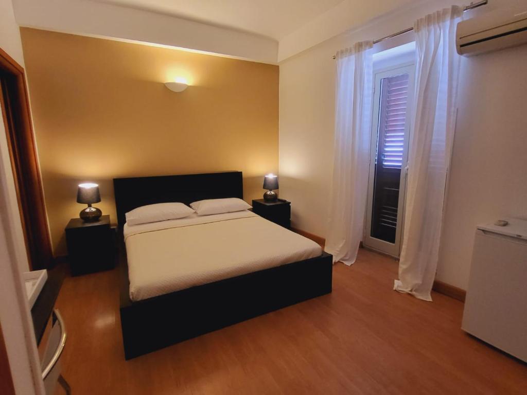 Postel nebo postele na pokoji v ubytování La Perla Di Noto