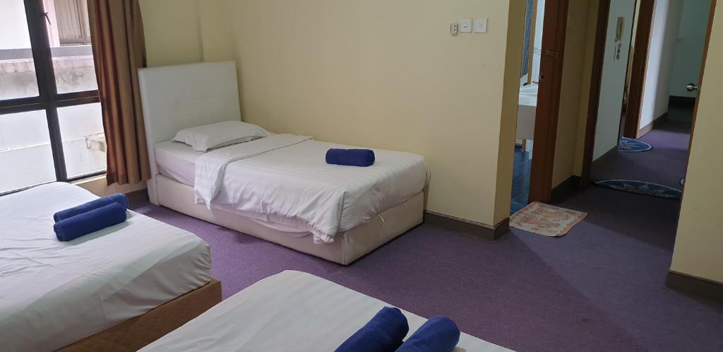 Marina Court Resort Kota Kinabalu-STAY AND GET CASH REBATE - 5 Bedroom Duplex Penthouse Apartment Sleeps 15 Pax