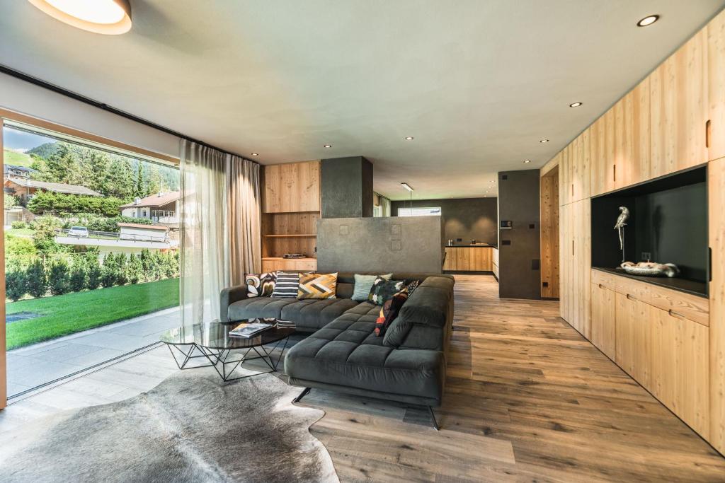 TV a/nebo společenská místnost v ubytování Amie Chalet
