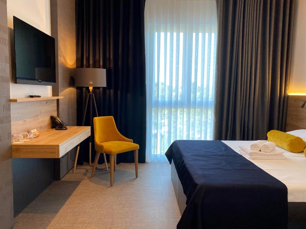 En eller flere senger på et rom på Hotel Leonardo