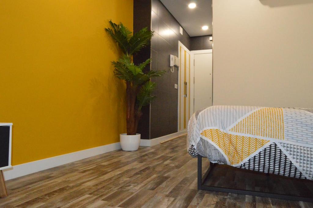 A bed or beds in a room at DIAMOND TORREMOLINOS TROPICAL