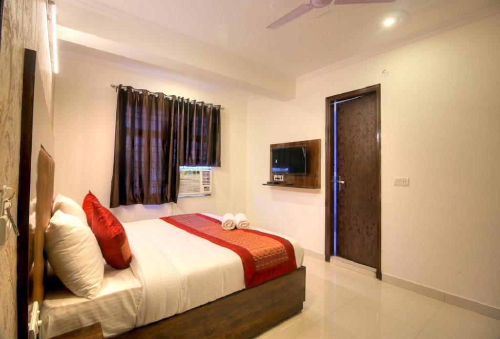 Postel nebo postele na pokoji v ubytování Hotel ARK OF Avalon, Mahipalpur, Delhi Airport