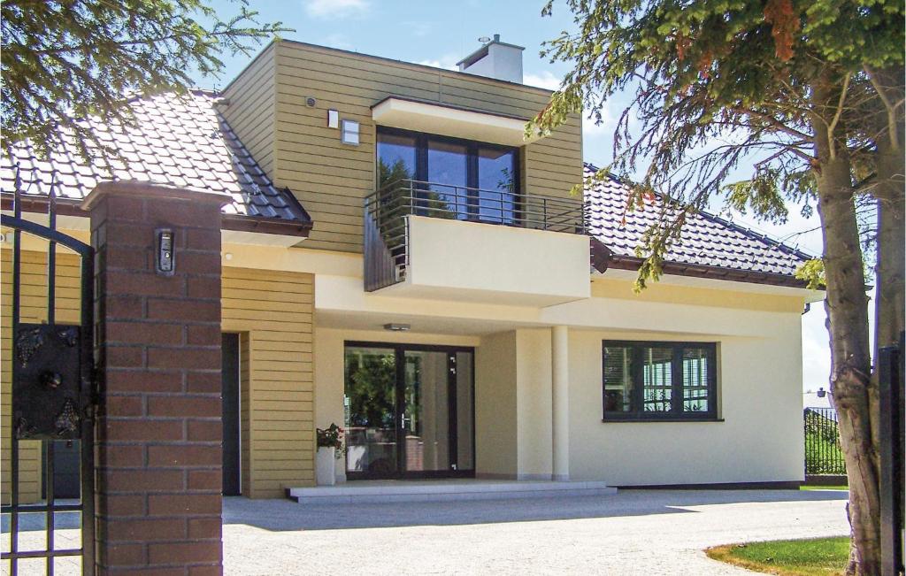 a house with a balcony on top of it at Nice Apartment In Grzybowo With Kitchenette in Grzybowo