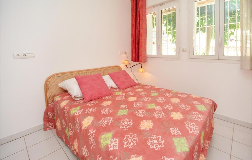 Posteľ alebo postele v izbe v ubytovaní 5 Bedroom Stunning Home In Valras-Plage