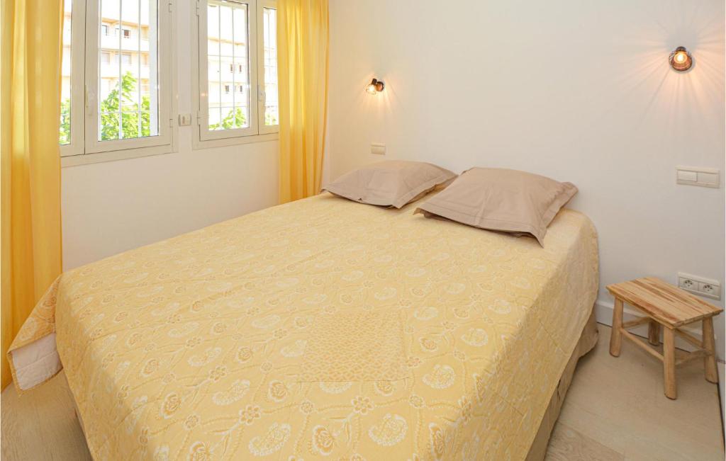 Posteľ alebo postele v izbe v ubytovaní 5 Bedroom Stunning Home In Valras-Plage